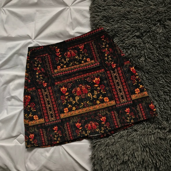 ๐H&M COACHELLA PATTERN SKIRT BRAND NEW๐ ๐HP๐ - Picture 2 of 5
